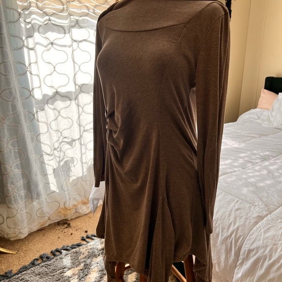 Hooded sweatshirt excellent used condition. No size tag it’s like a small - Picture 4 of 6